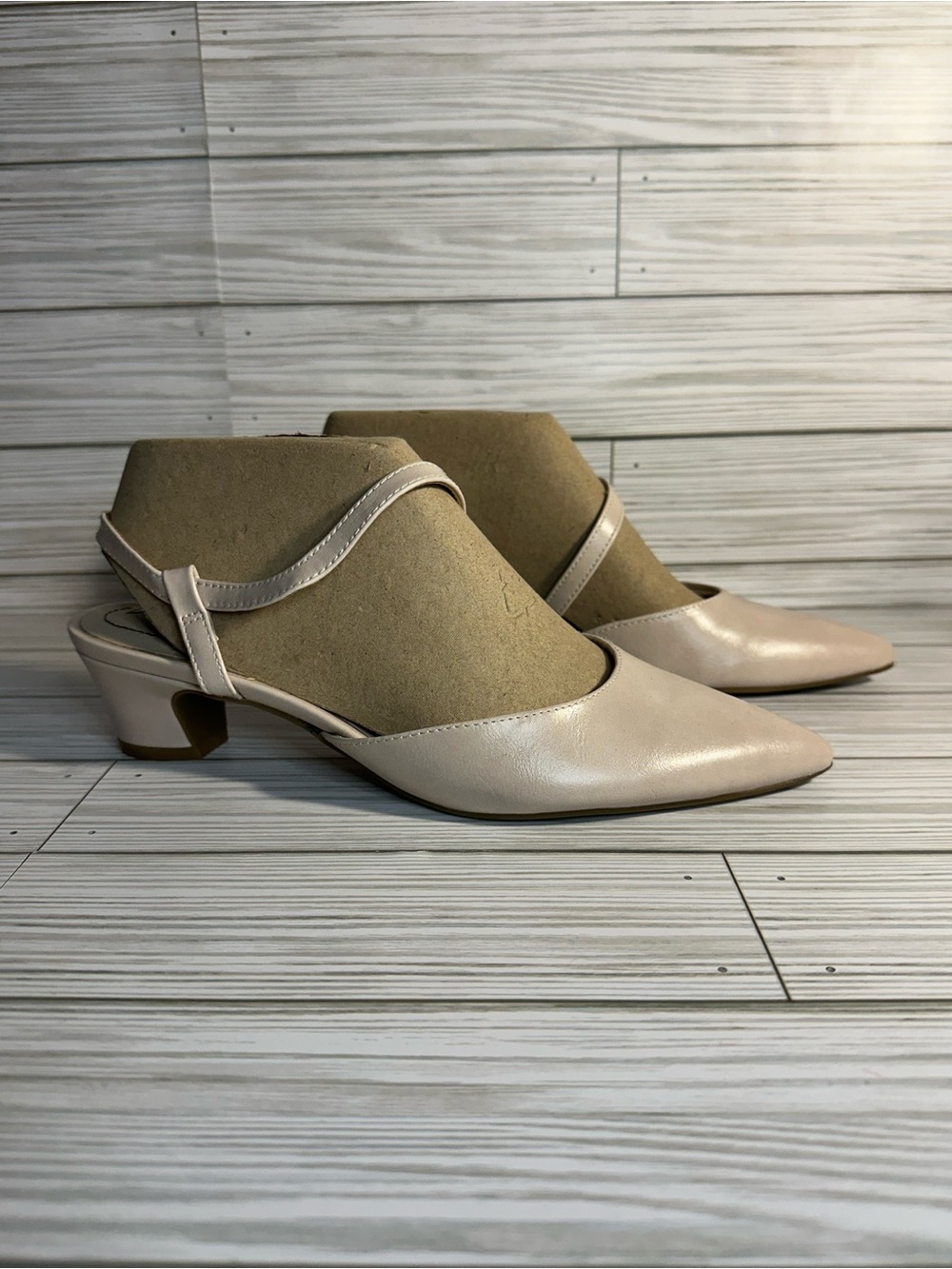 Life Stride Womens Slingback Pointed Toe Mules Light Beige Size 7.5 Minimalist